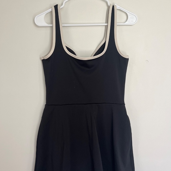 Athletic dress - Picture 4 of 5